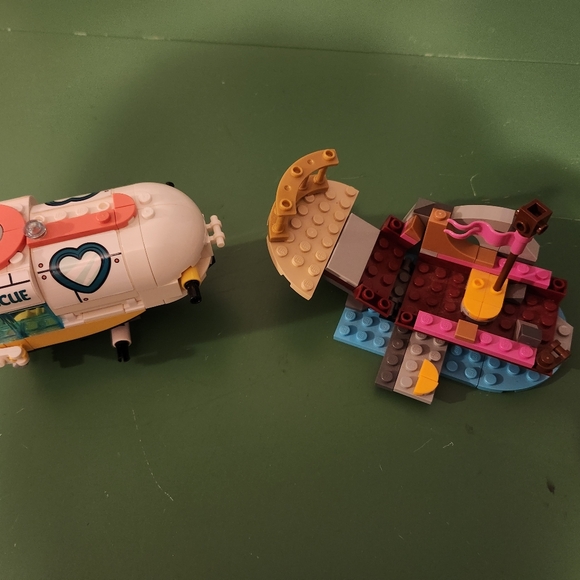 LEGO FRIENDS 41378 DOLPHINS RESCUE MISSION Incomplete Set - Picture 2 of 5